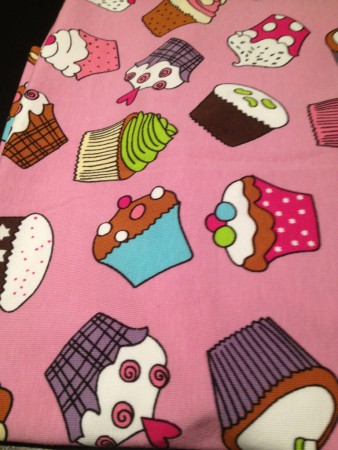 Ljusrosa tyg med cupcake