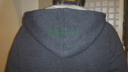 Morfar på luvan. Du kanske vill lämna in din favorit tröja för brodering?